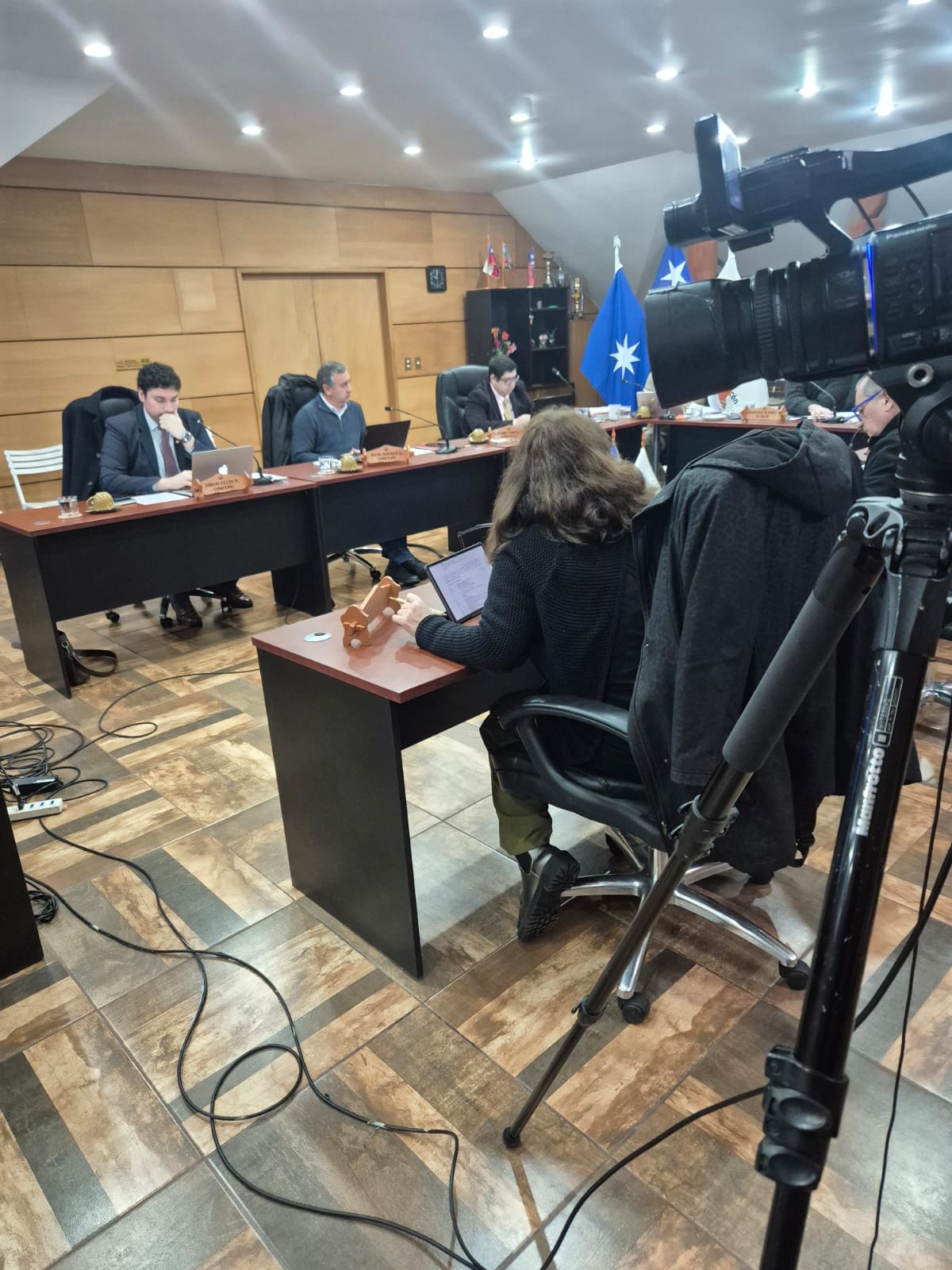 LICITACIÓN TECNOLÓGICA EN PUCÓN AL BORDE DEL COLAPSO: Acusan que municipio adjudicaría millonario contrato a empresa que presentó certificados vencidos y "letra chica" que reduce la seguridad